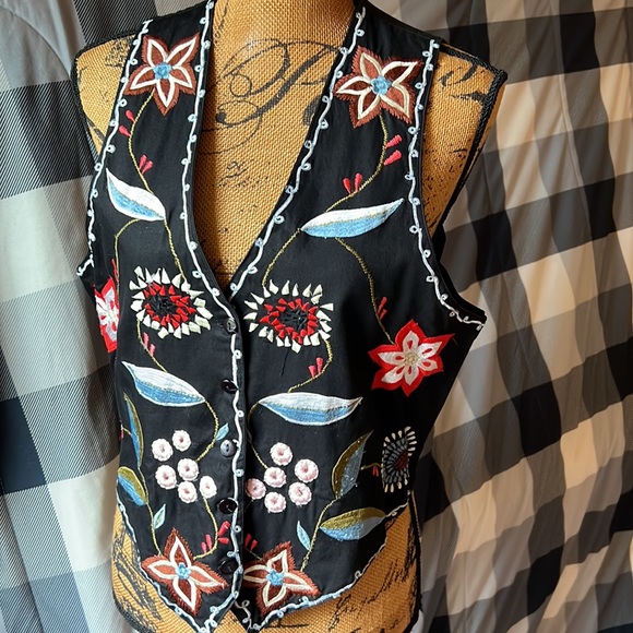 County Seat Nuovo Jackets & Blazers - 80’s 90’s Vintage County Seat Nuovo, Embroidered Vest. Size Small.